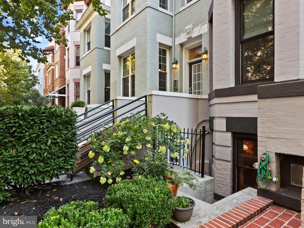 1128 COLUMBIA ROAD NW Unit: 1