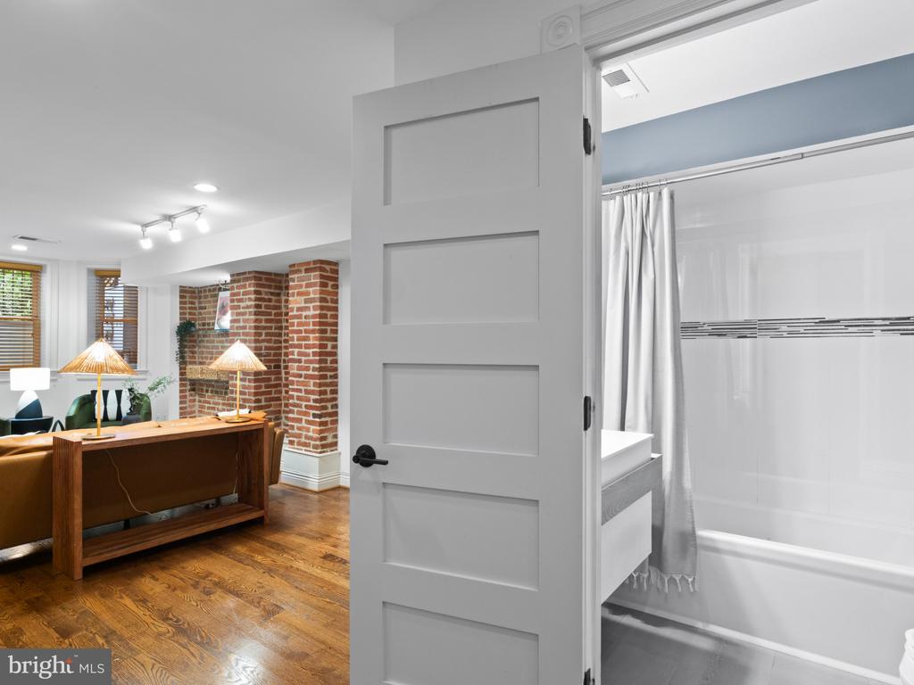 1128 COLUMBIA ROAD NW Unit: 1