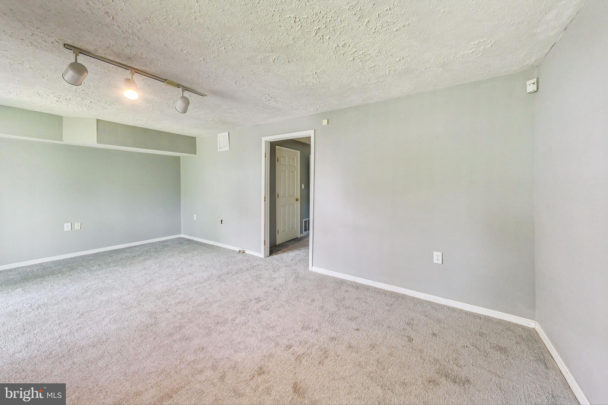 6119 Baldridge Cir