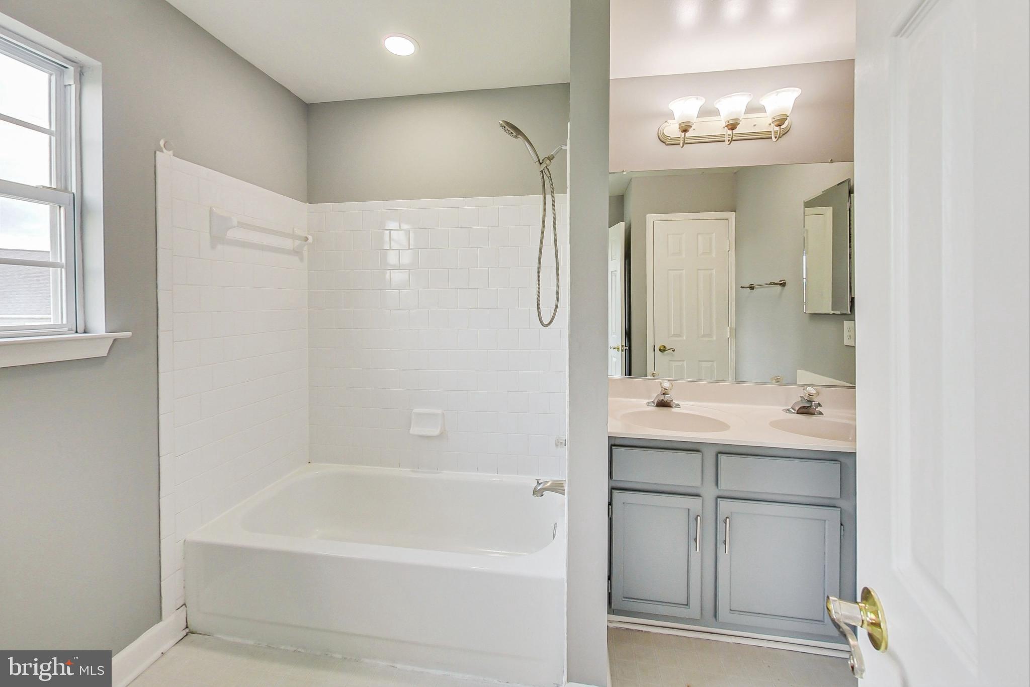6119 Baldridge Cir