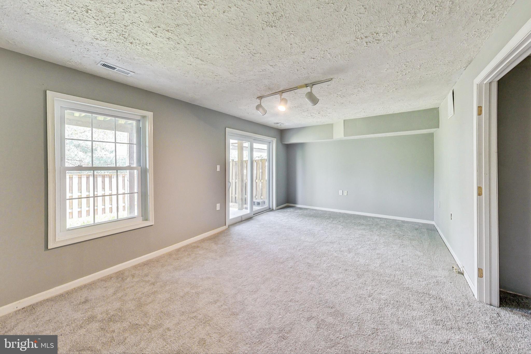 6119 Baldridge Cir
