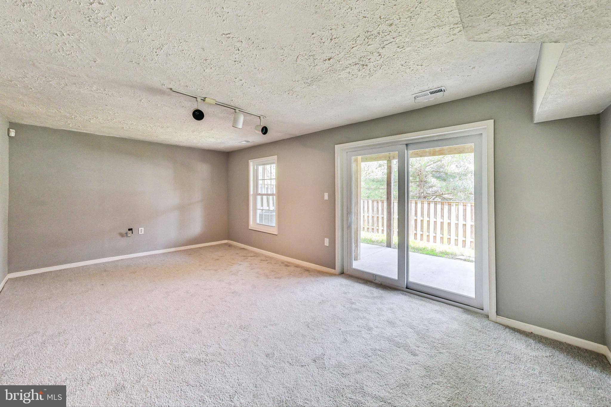 6119 Baldridge Cir
