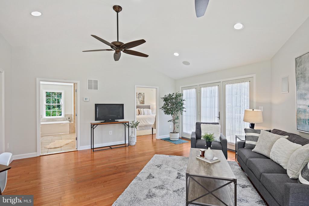 3716 Park Overlook Ct