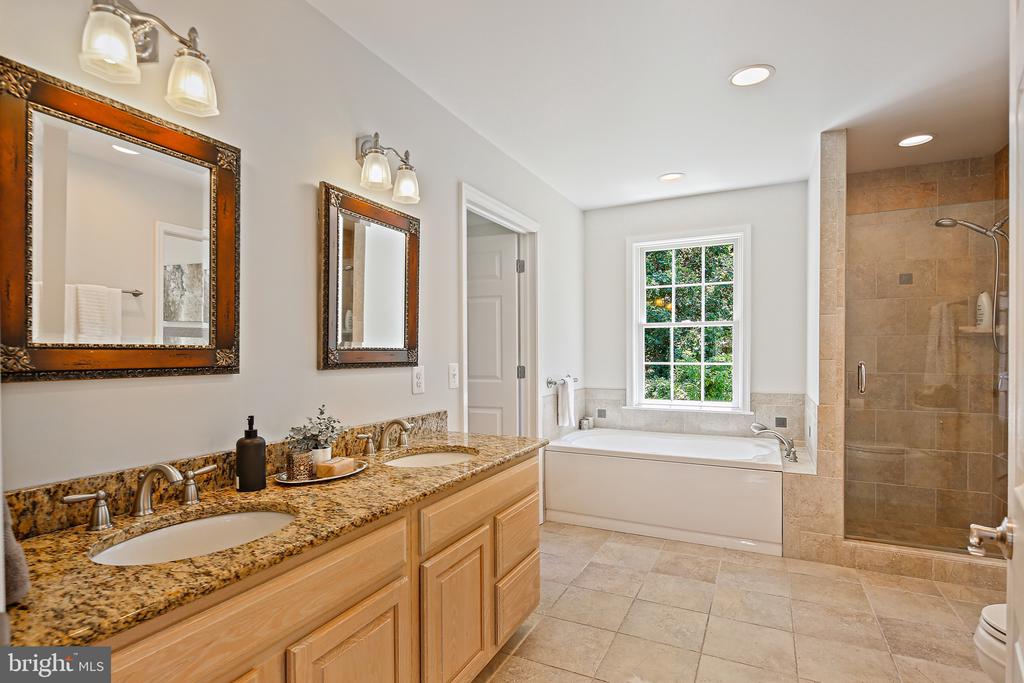 3716 Park Overlook Ct