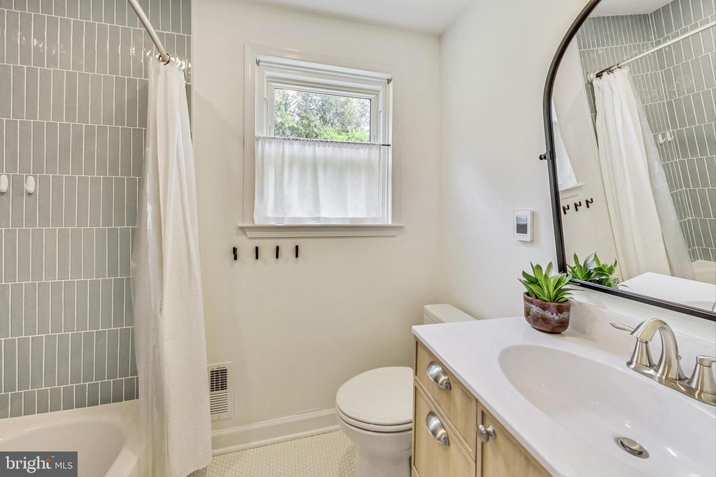 13083 Williamfield Dr