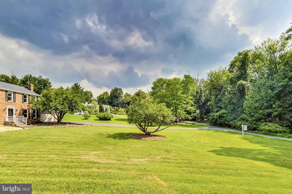 13083 Williamfield Dr