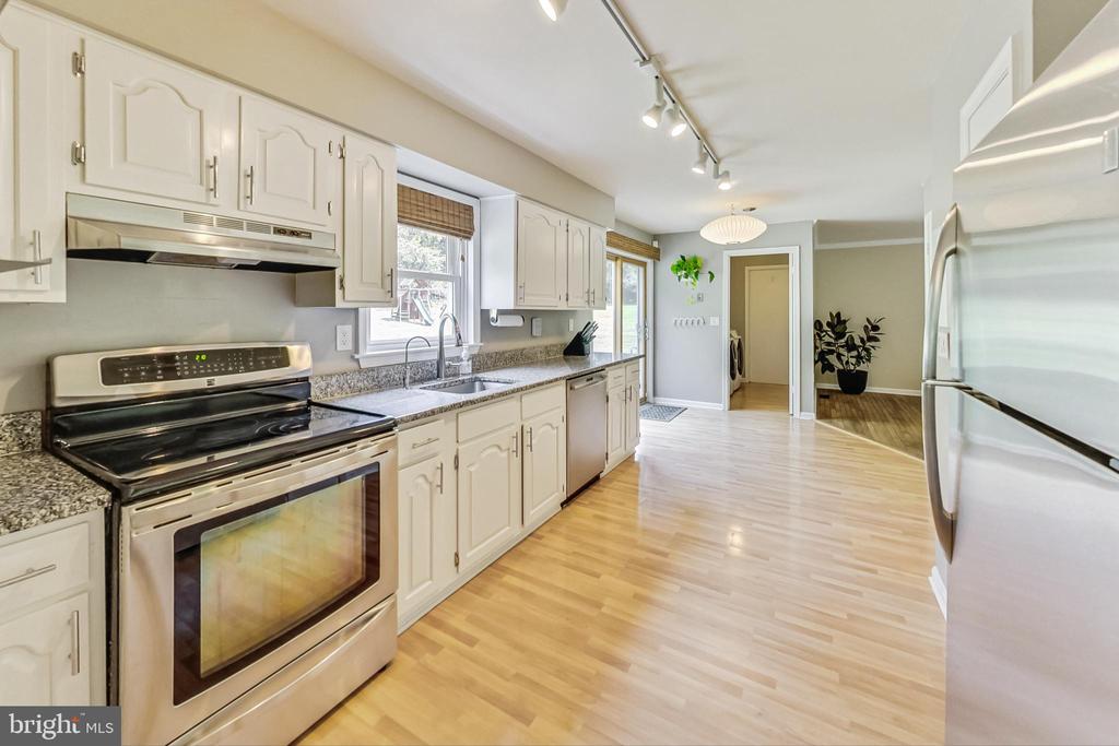13083 Williamfield Dr