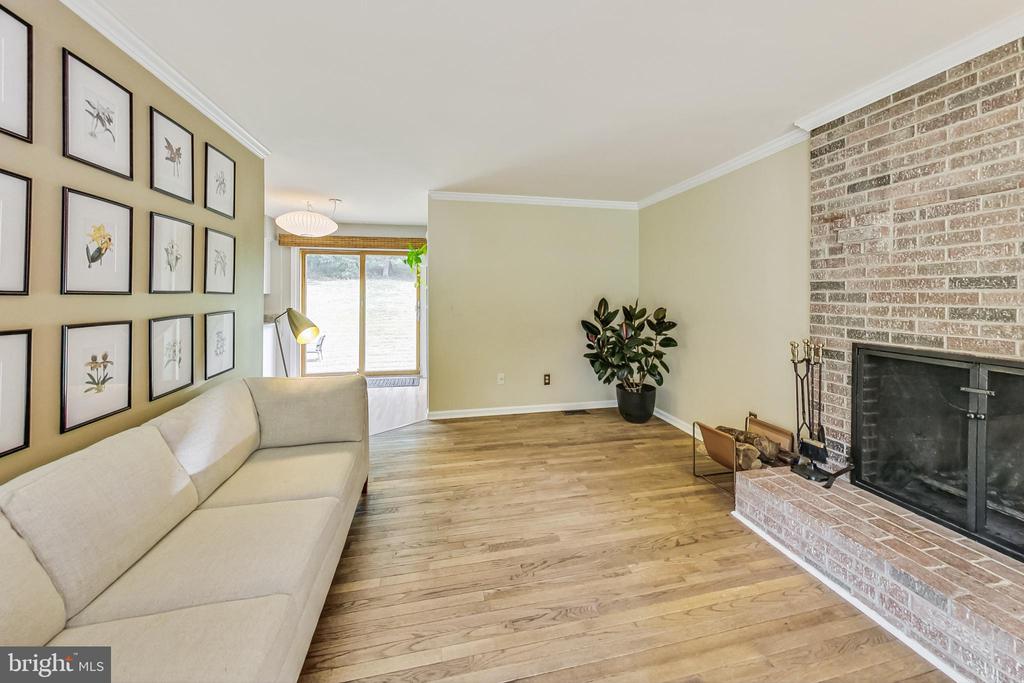 13083 Williamfield Dr