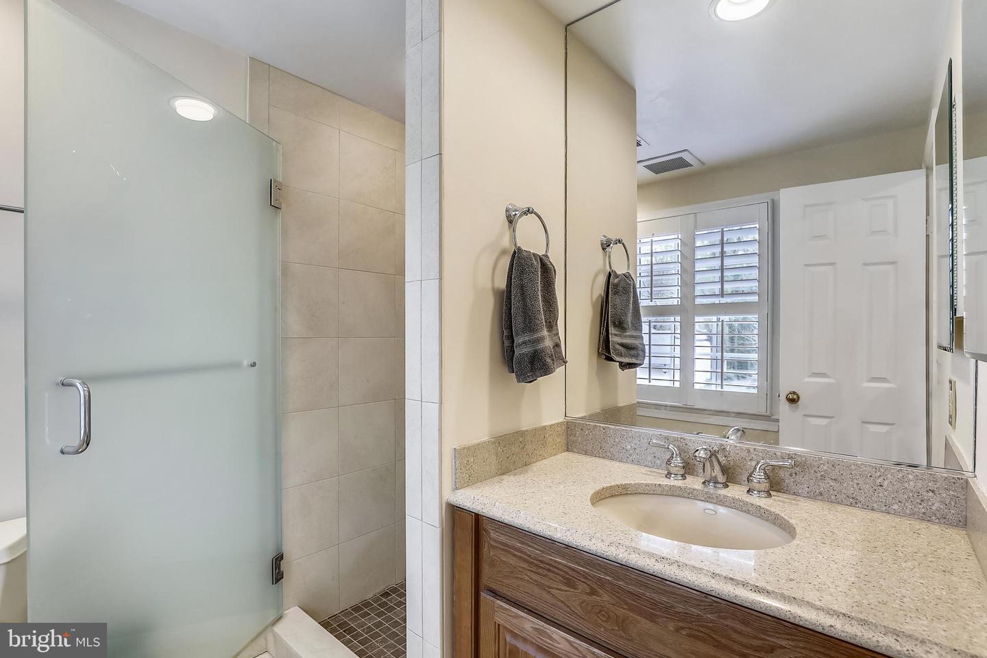 21 INFIELD CT N