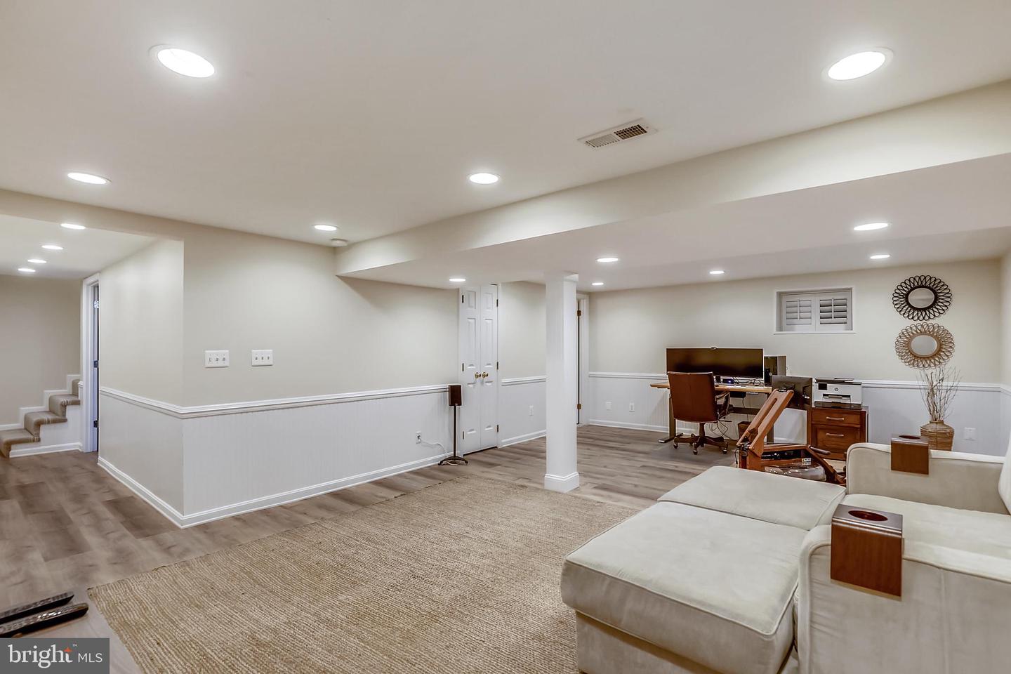21 INFIELD CT N