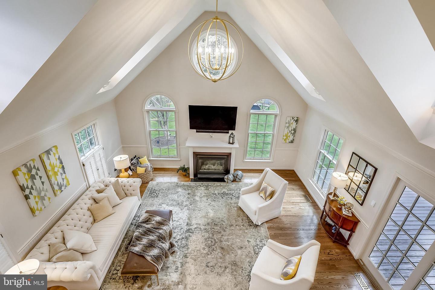 21 INFIELD CT N