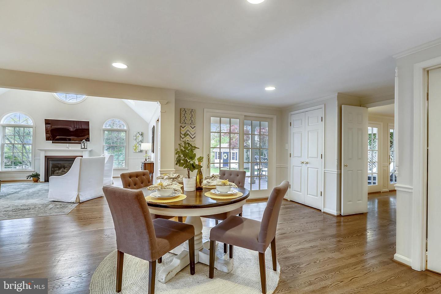 21 INFIELD CT N