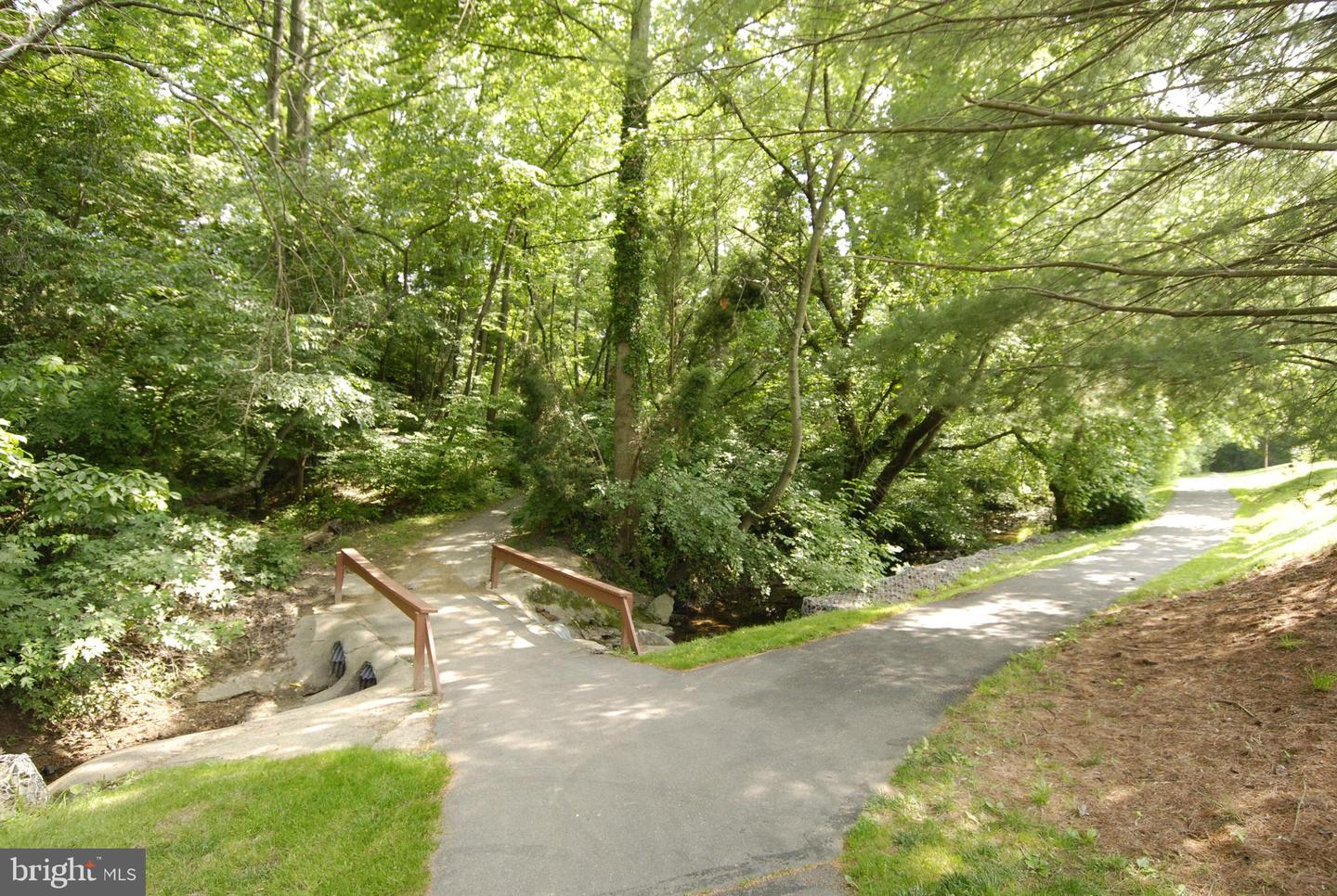 21 INFIELD CT N