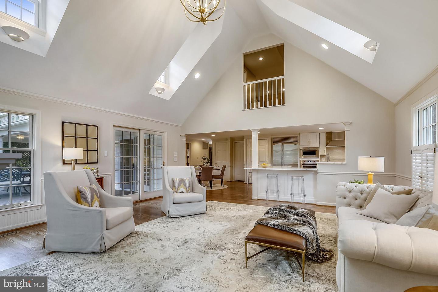 21 INFIELD CT N