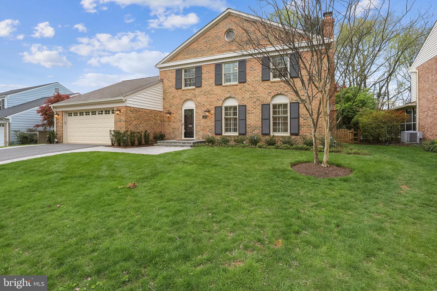 21 INFIELD CT N