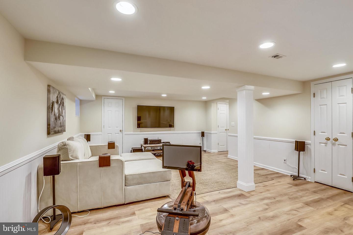 21 INFIELD CT N