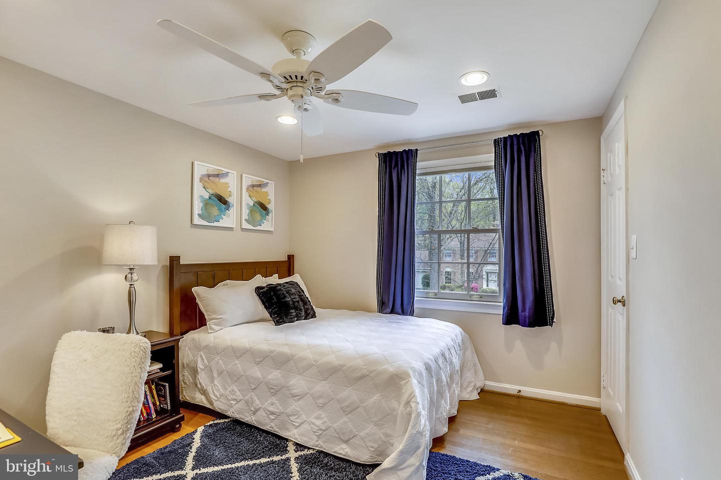 21 INFIELD CT N