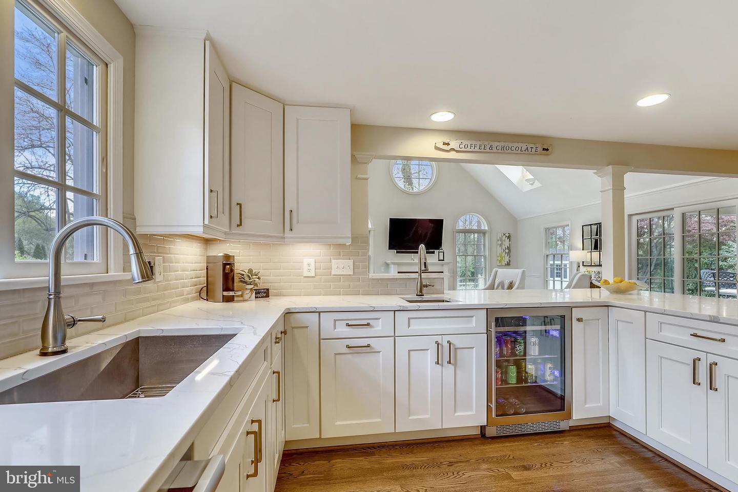21 INFIELD CT N
