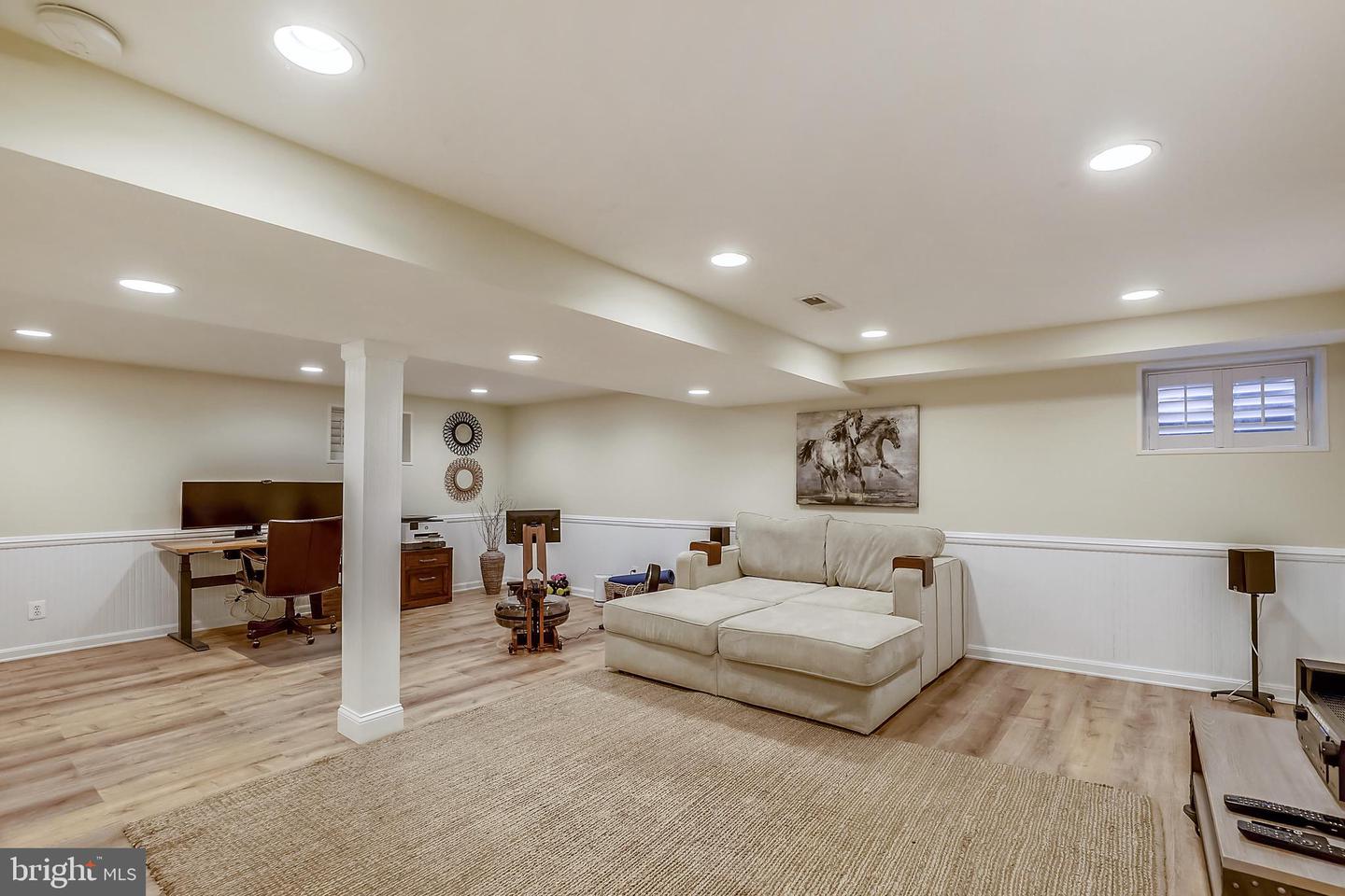 21 INFIELD CT N