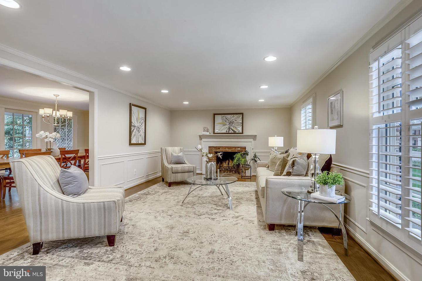 21 INFIELD CT N