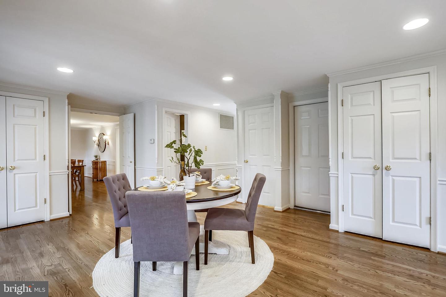 21 INFIELD CT N