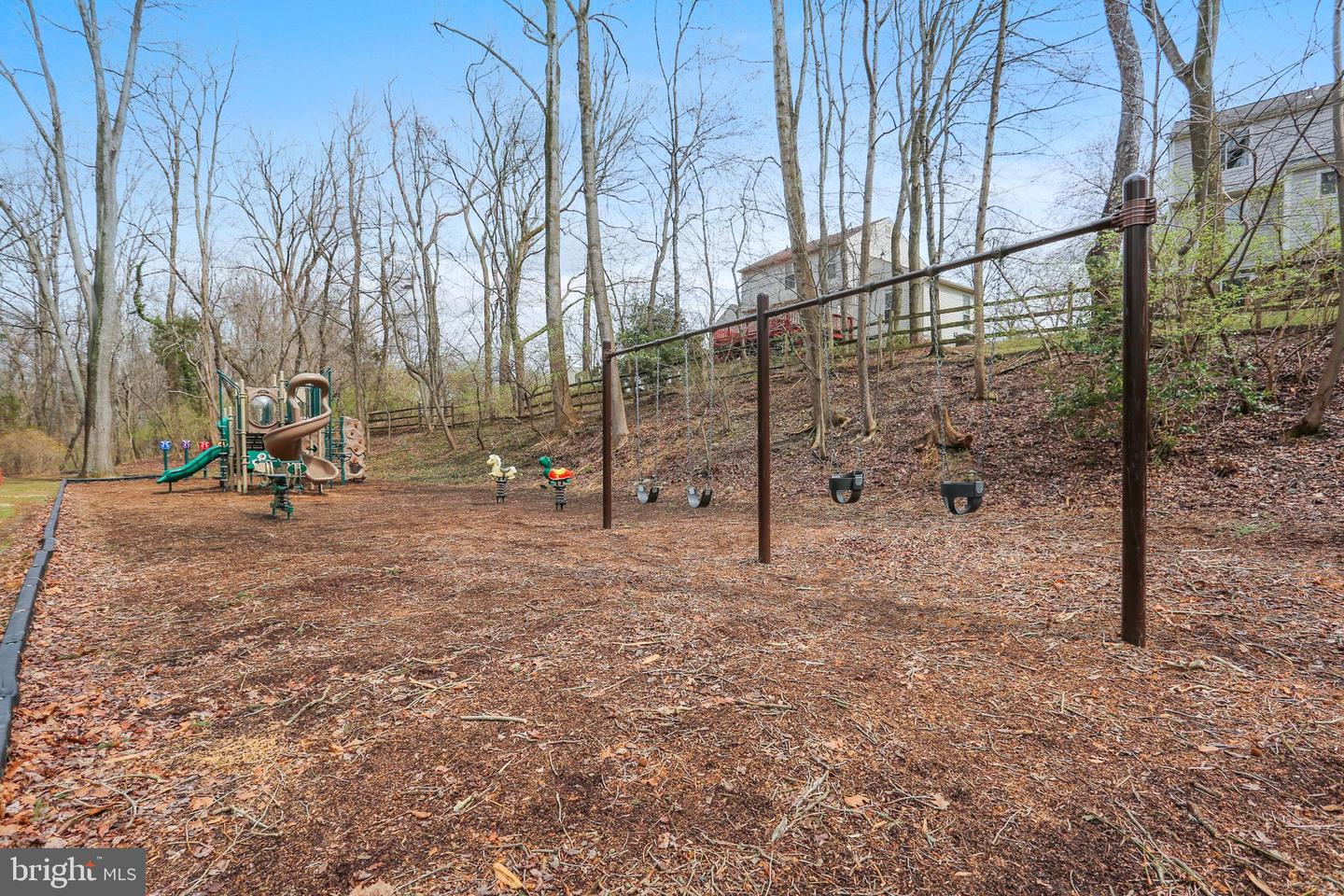 21 INFIELD CT N