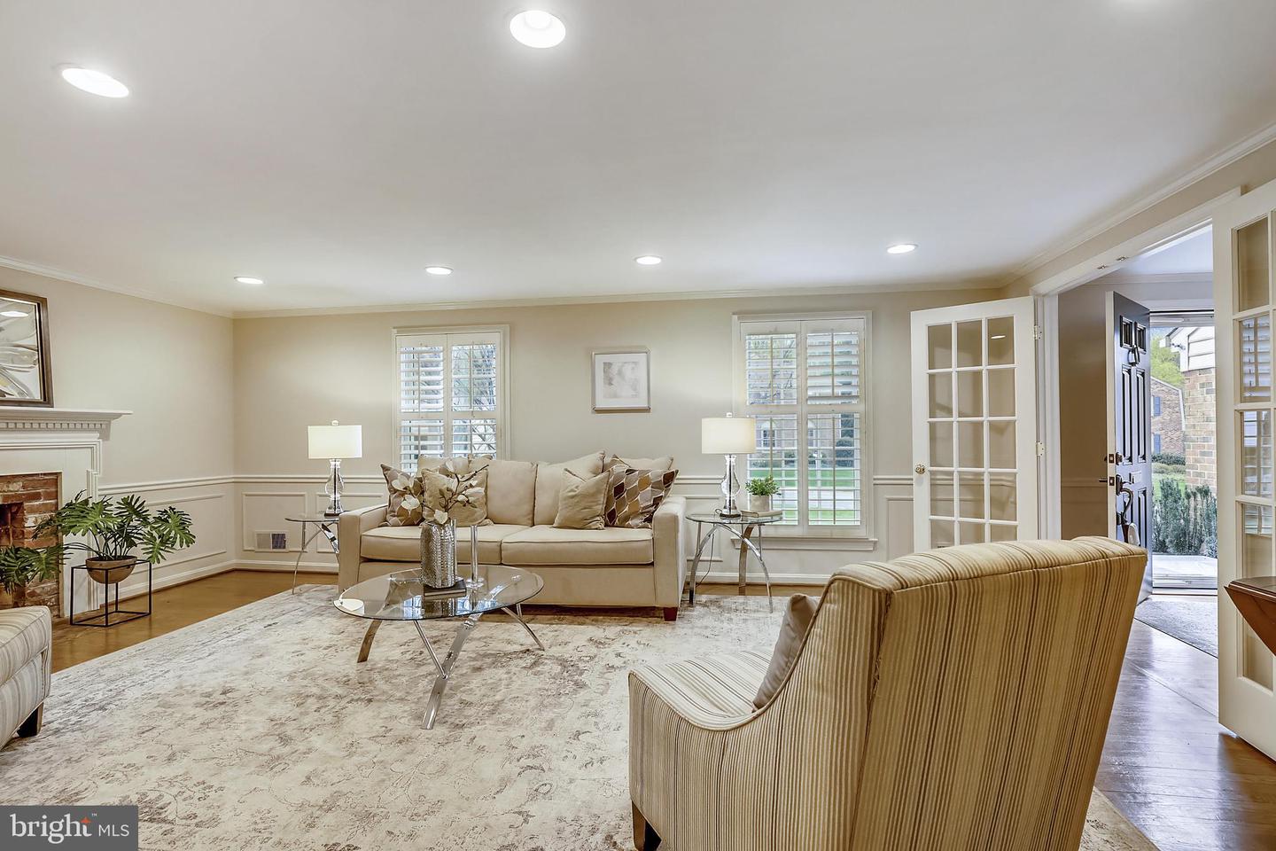 21 INFIELD CT N