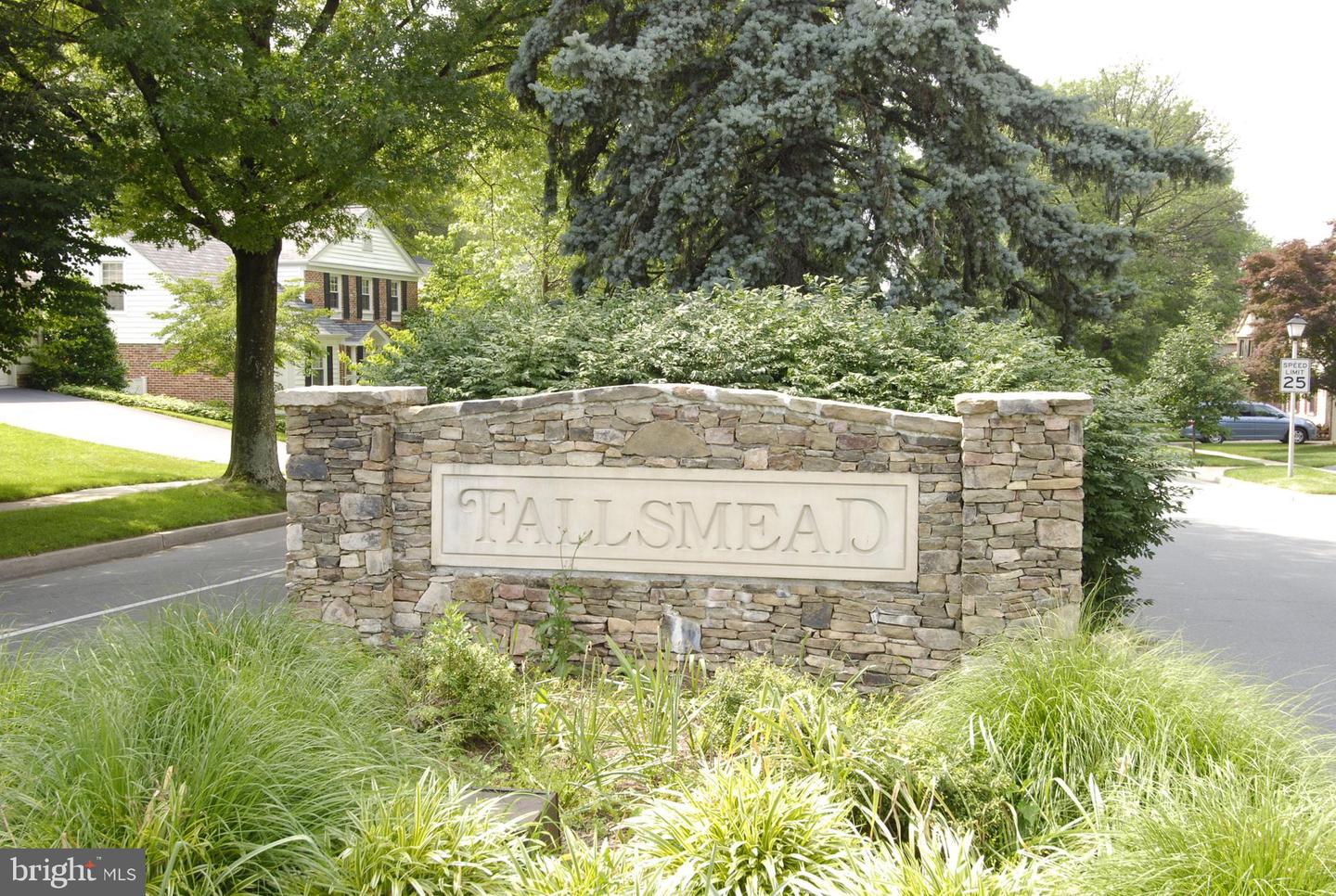 21 INFIELD CT N