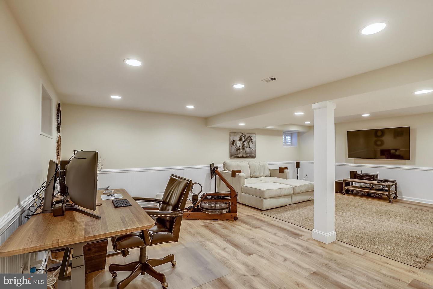 21 INFIELD CT N