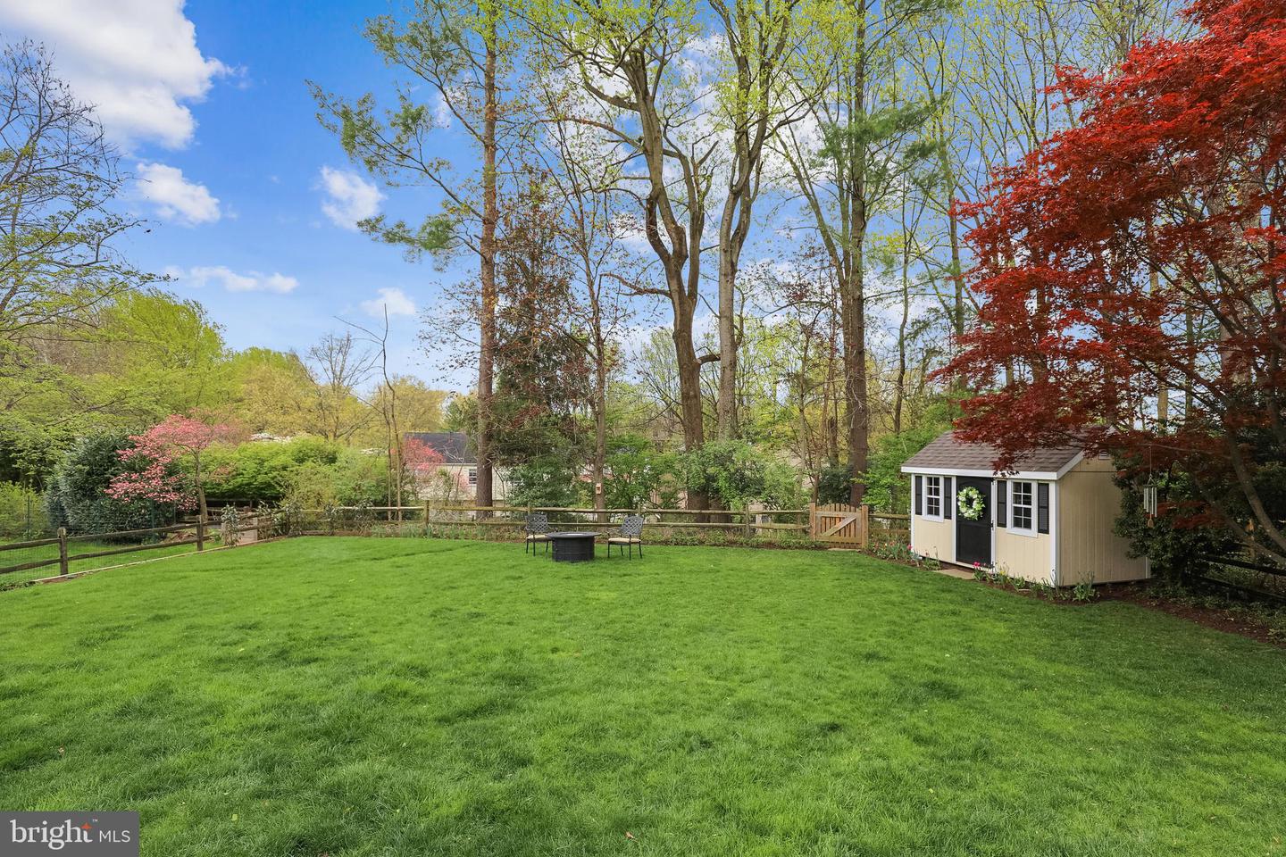 21 INFIELD CT N