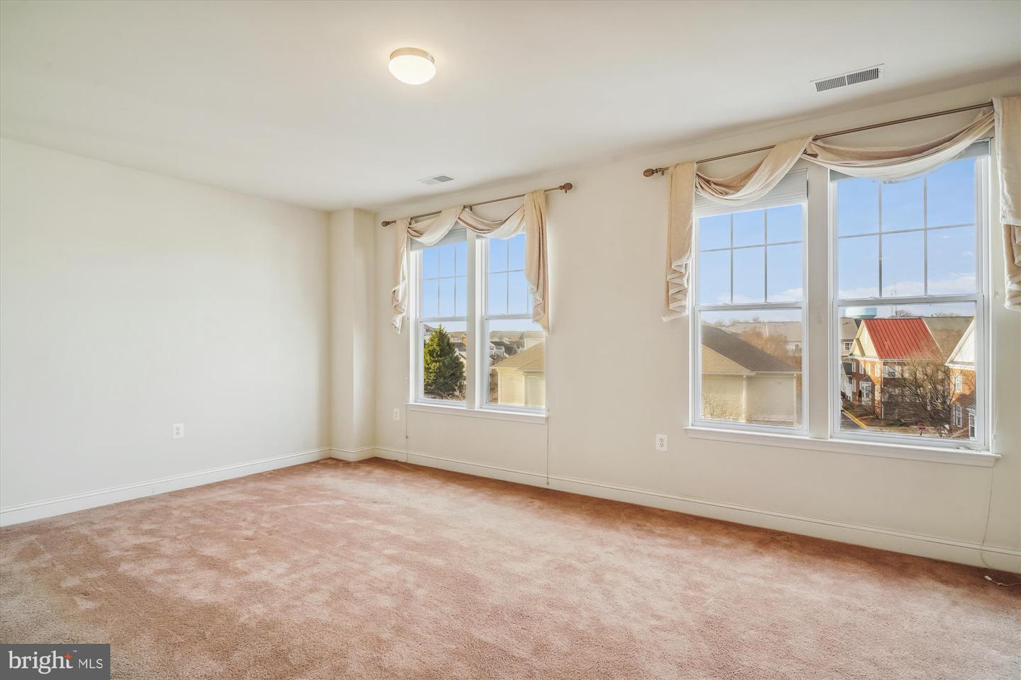 503 KING FARM BOULEVARD Unit: 406