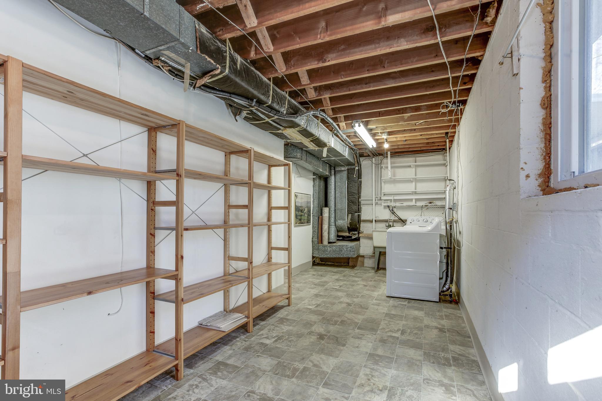 14201 Gaines Ave