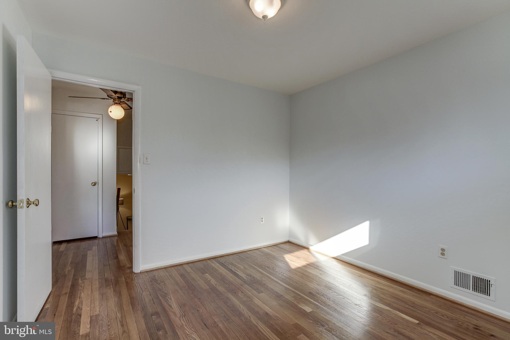 14201 Gaines Ave