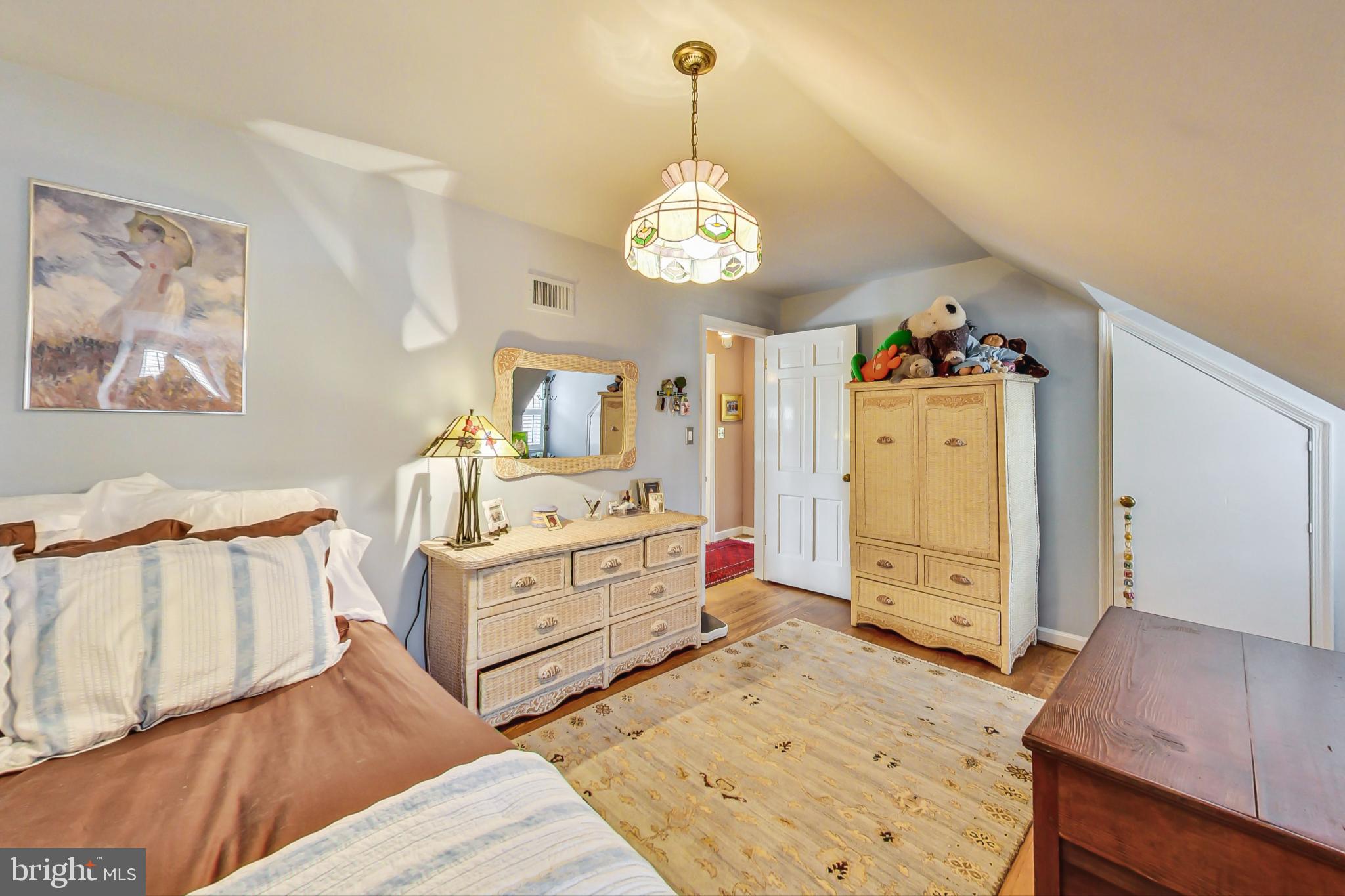 5506 Edson Ln