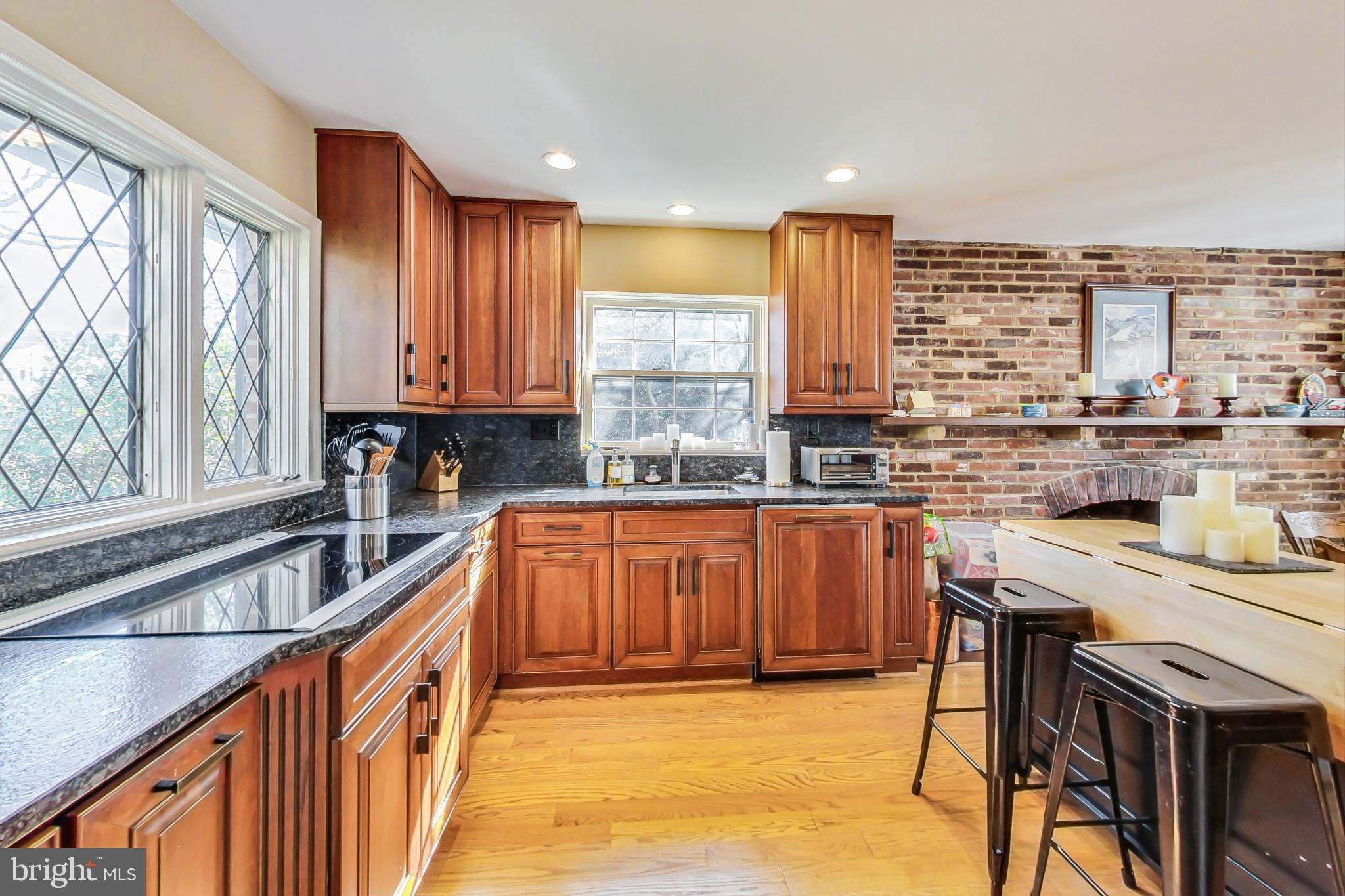5506 Edson Ln