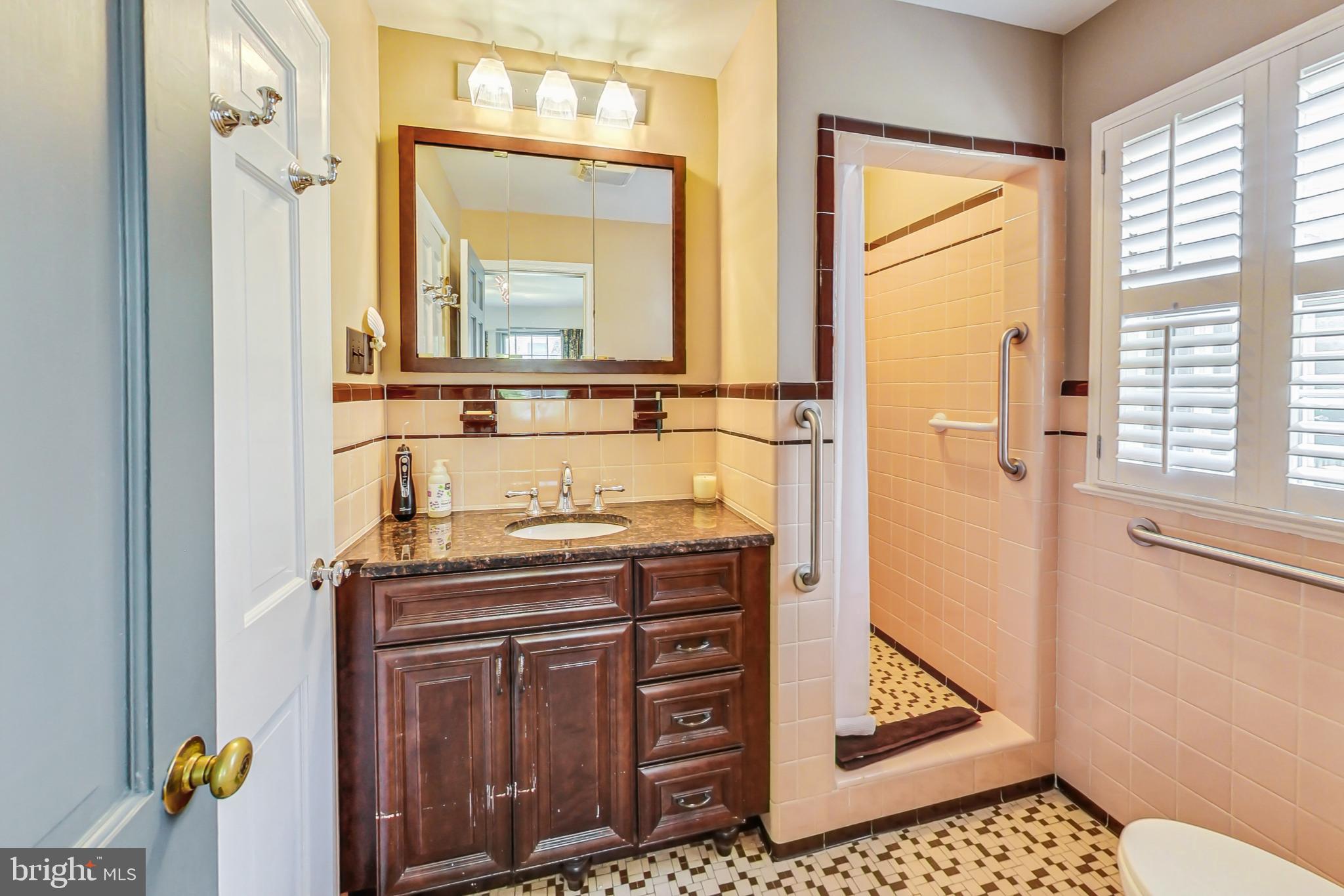 5506 Edson Ln