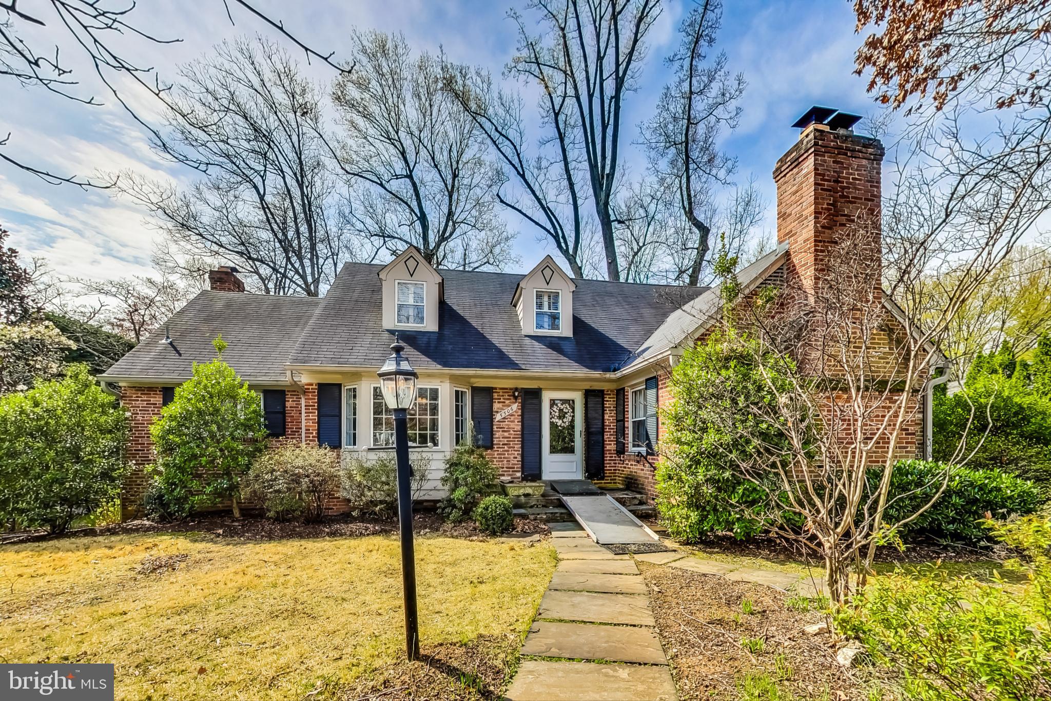 5506 Edson Ln