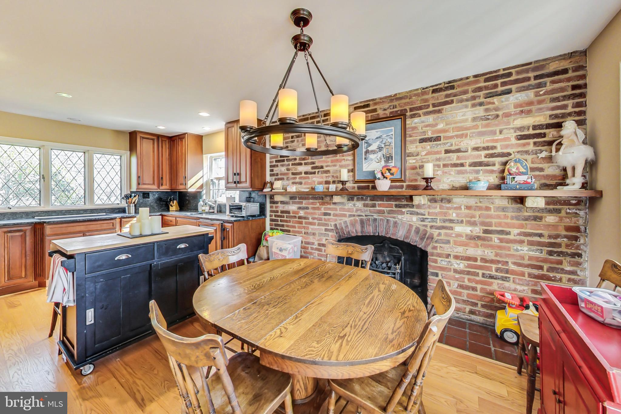 5506 Edson Ln