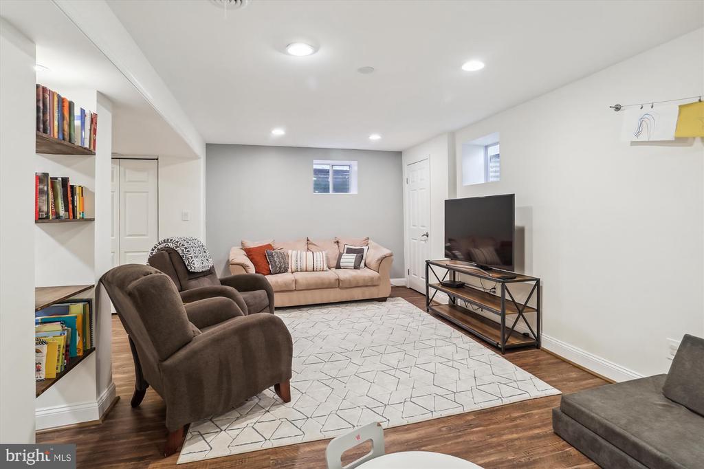 11307 Soward Dr