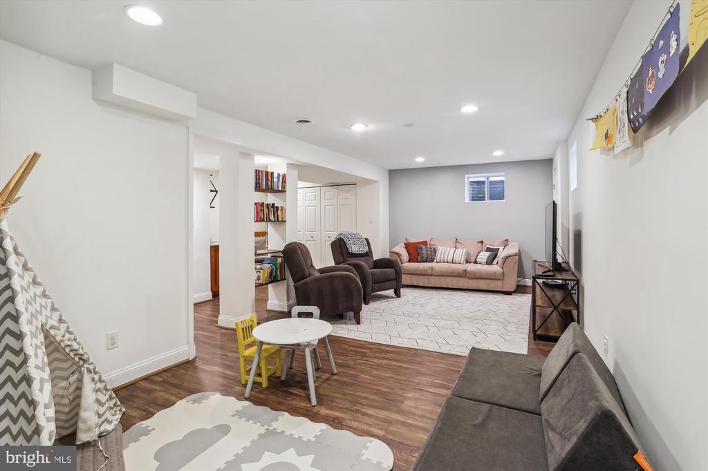 11307 Soward Dr