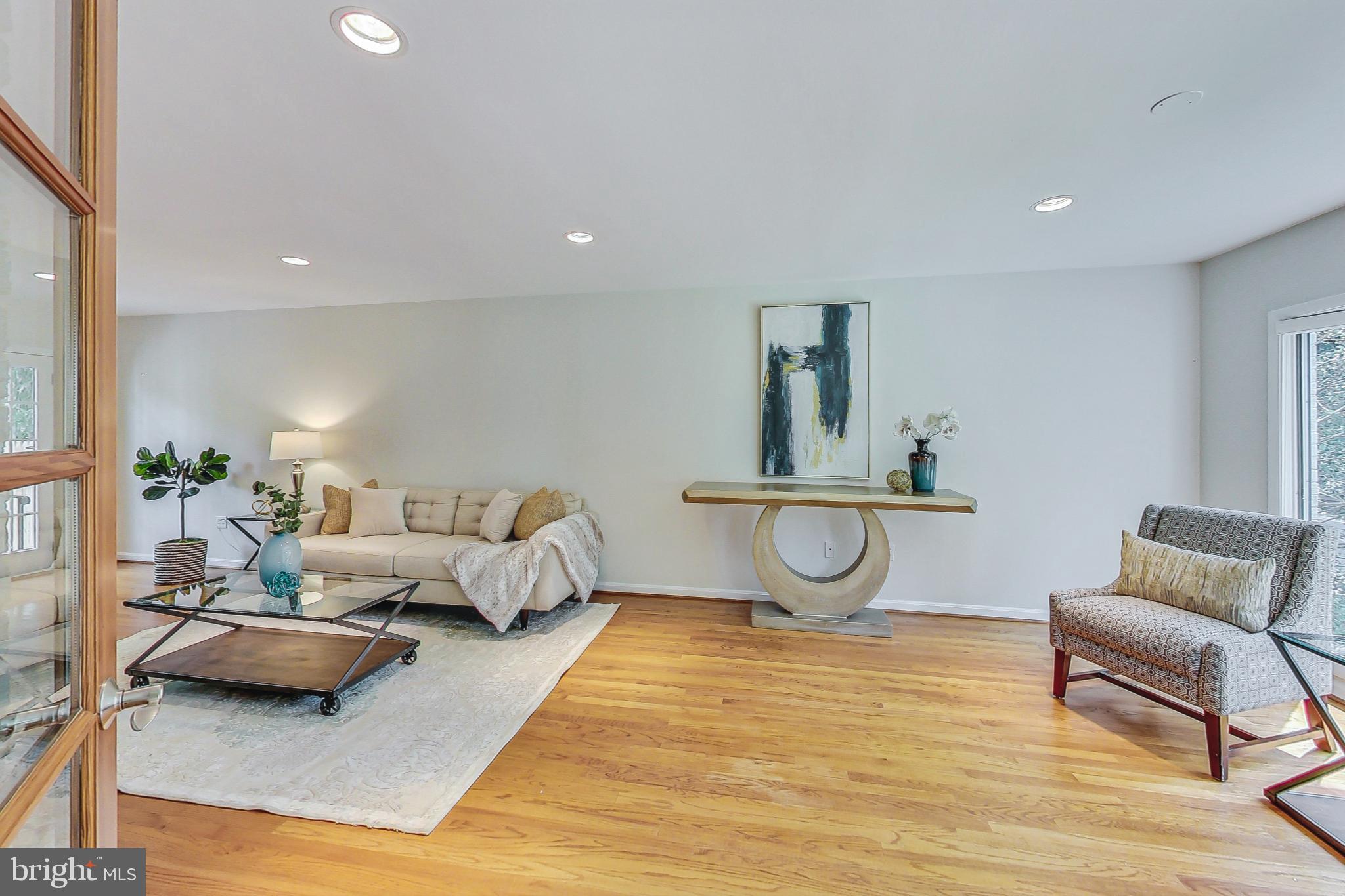 7409 Pinehurst Pkwy