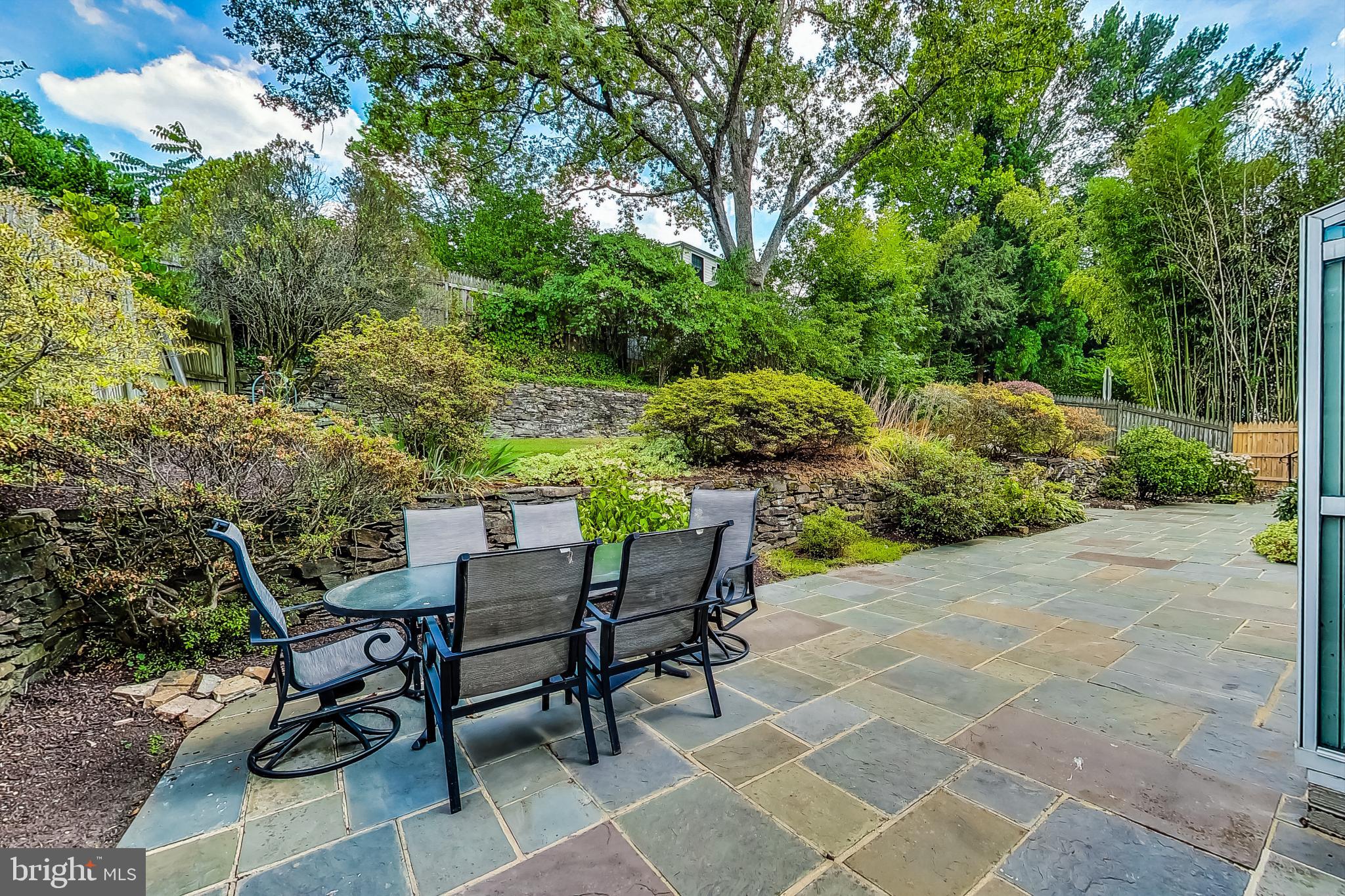 7409 Pinehurst Pkwy
