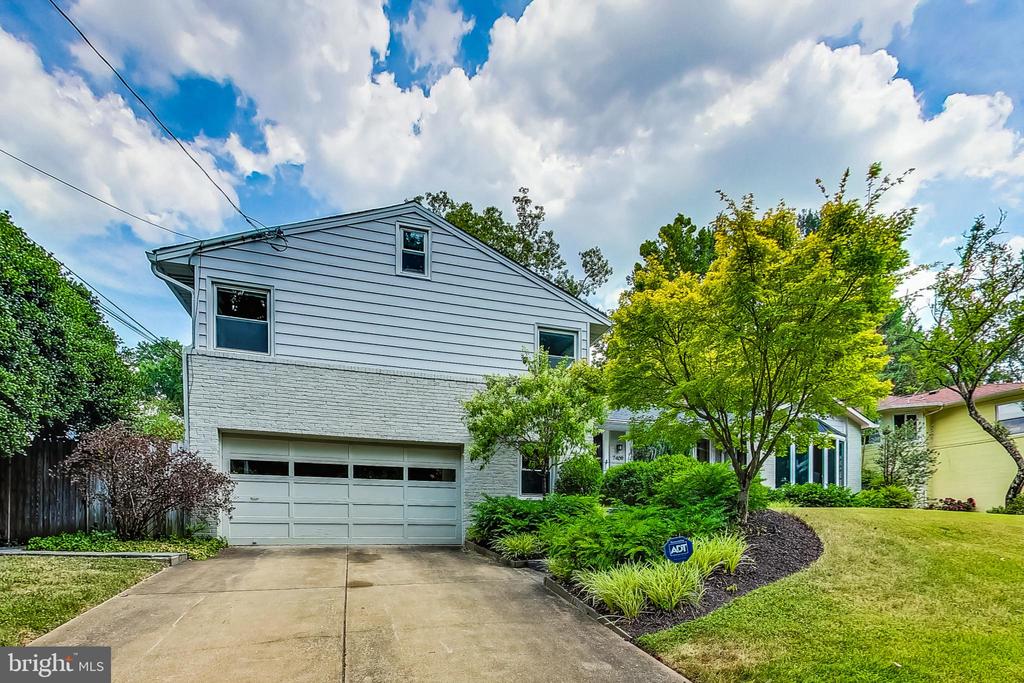 7409 Pinehurst Pkwy