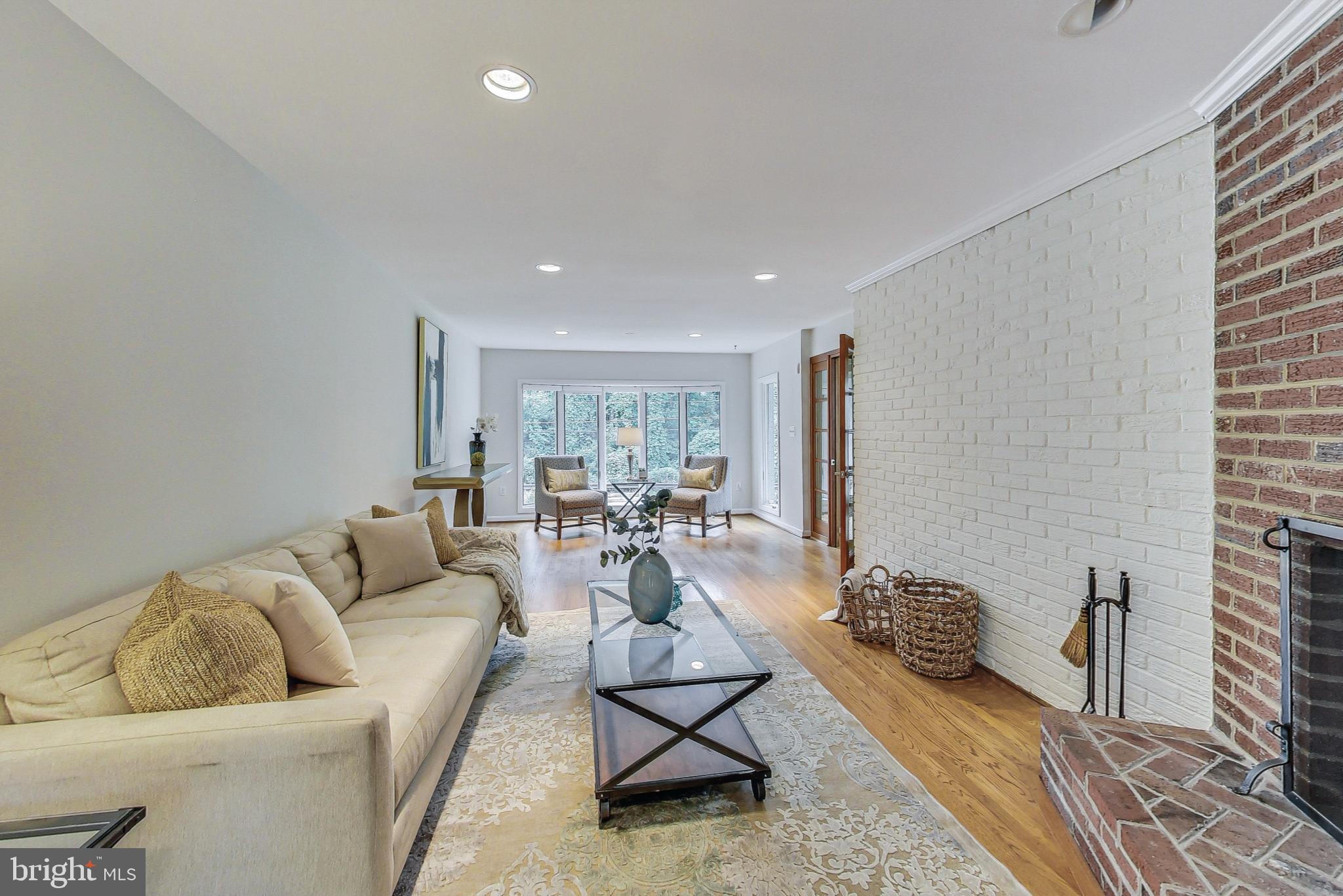 7409 Pinehurst Pkwy