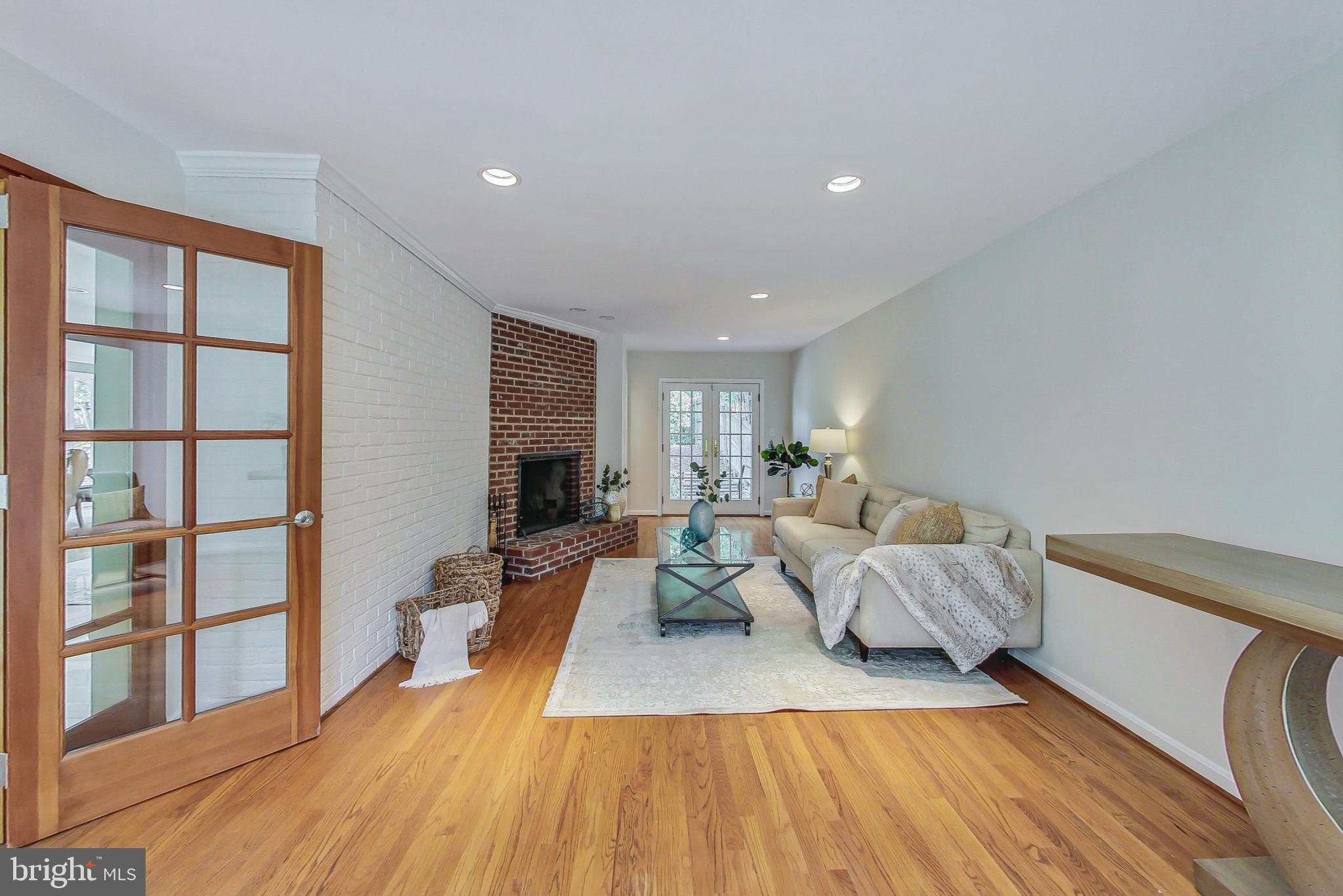 7409 Pinehurst Pkwy