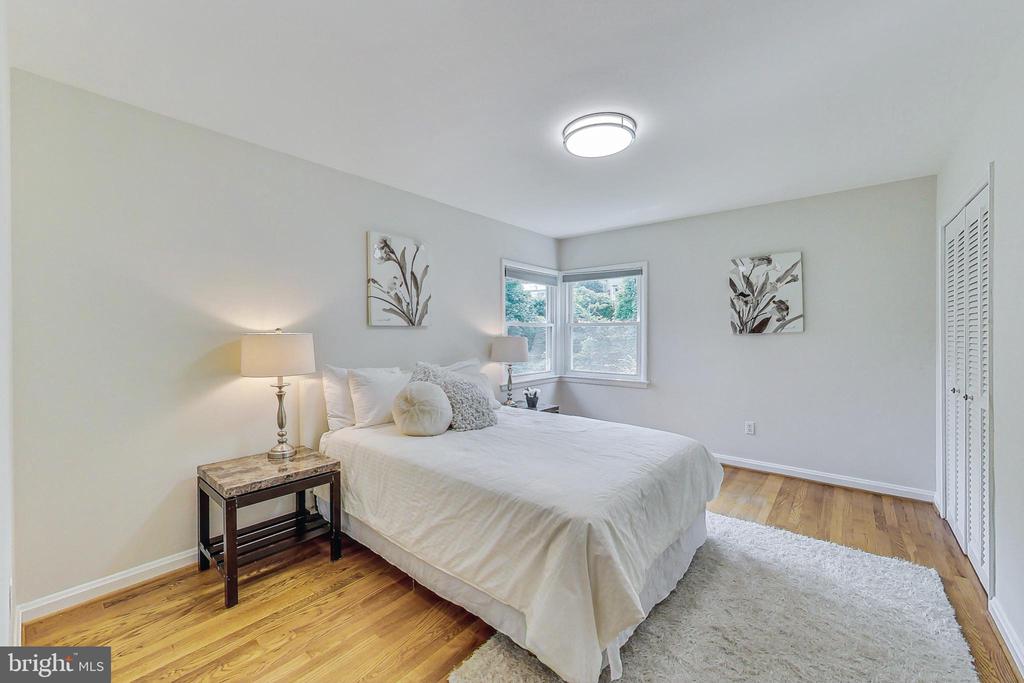 7409 Pinehurst Pkwy