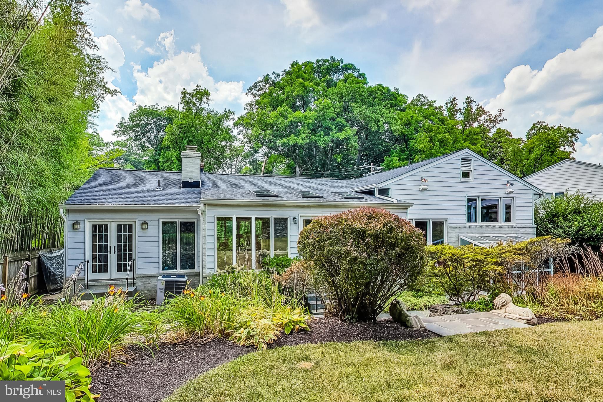 7409 Pinehurst Pkwy