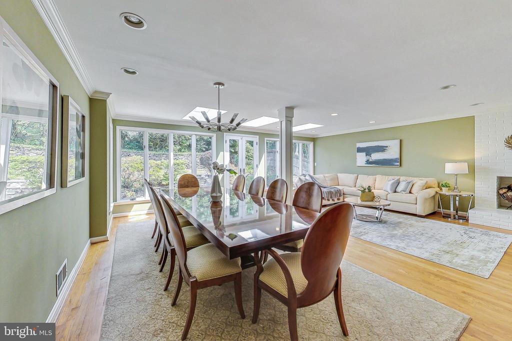 7409 Pinehurst Pkwy