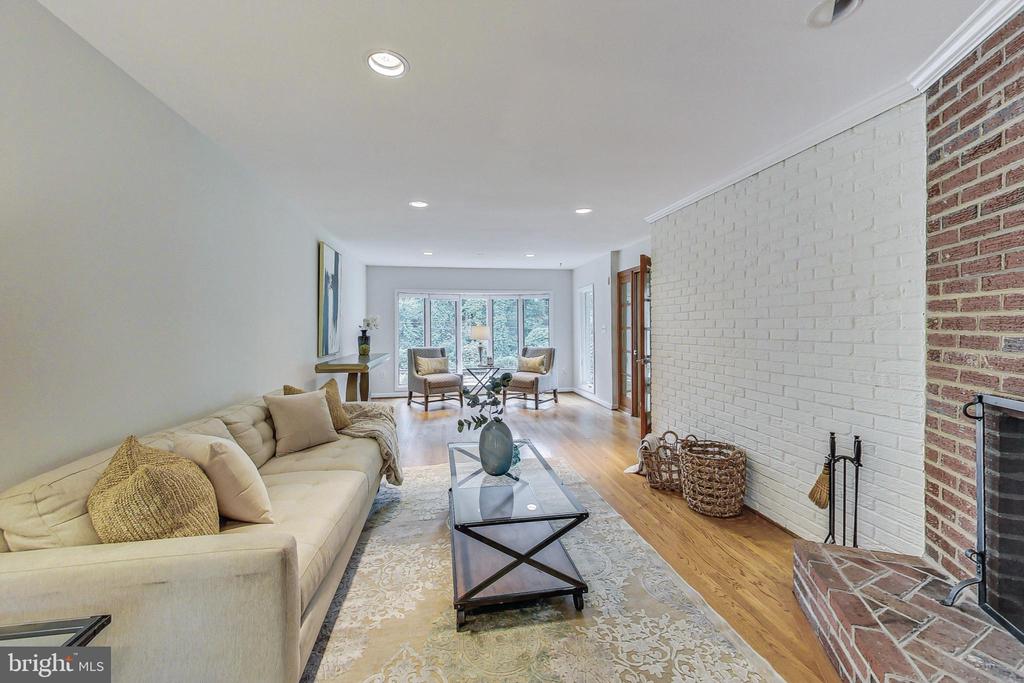 7409 Pinehurst Pkwy