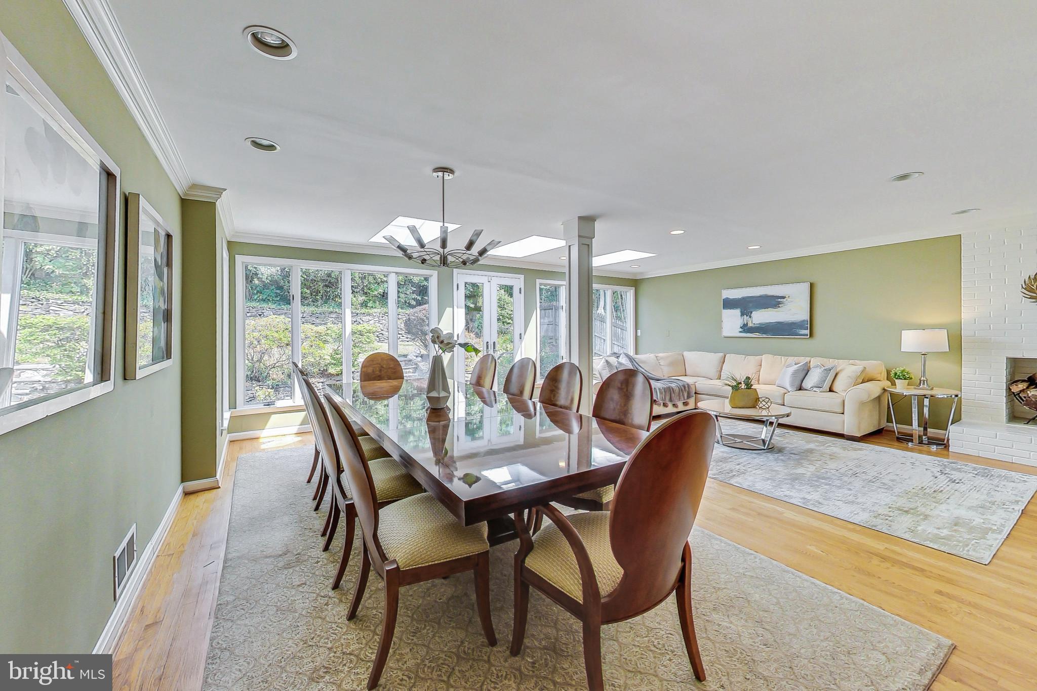 7409 Pinehurst Pkwy